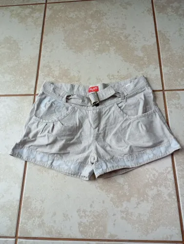 Shorts Betty Boop bege tamanho 40