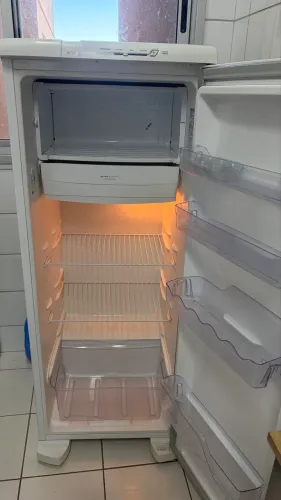 Geladeira Electrolux RE31 - Excelente estado e muito conservada!
