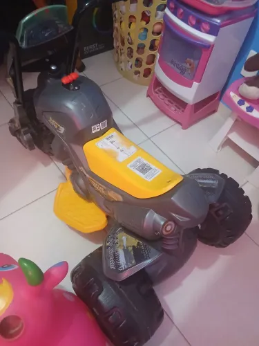 Vendo uma moto elétrica seminovo mais aceito proposta 