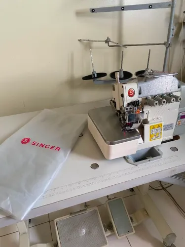 Máquina de costura Singer silenciosa