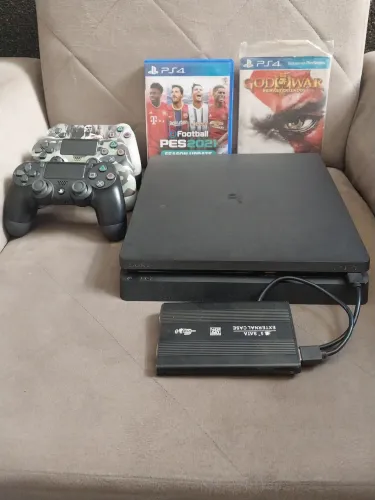 Ps4 slim troco por outro desbloqueado pode ser inferior ao meu não tem problema. 