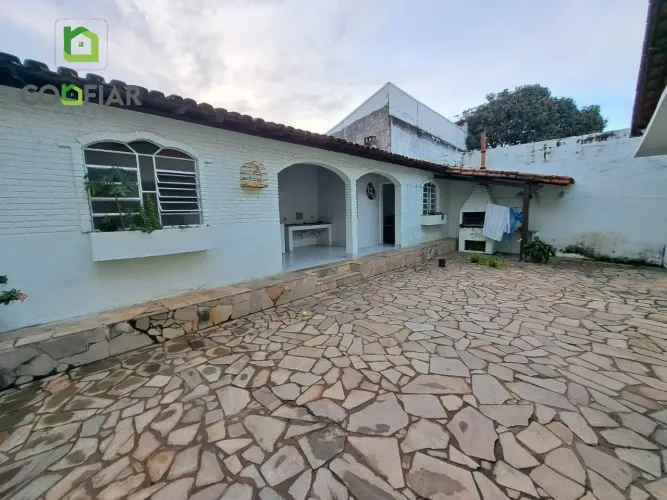Aluga-se excelente casa no bairro Alípio de Melo