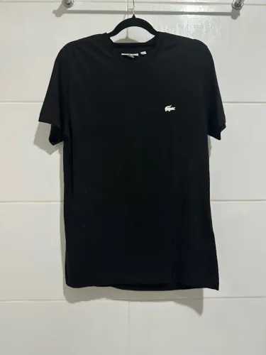 Camiseta Lacoste Preta Regular Fit Logo Branco G
