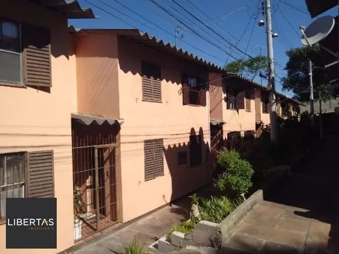 Casa Condominio em Porto Alegre, no bairro Hípica, com 1 dormitório(s), e 1 banh