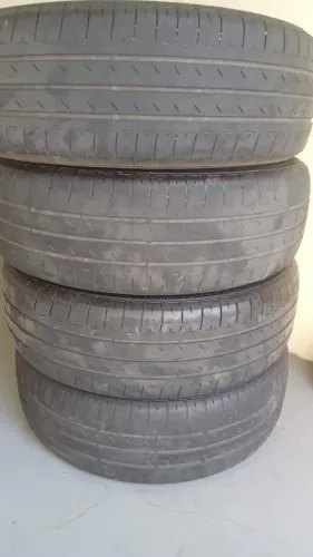 Pneu BRIDGESTONE semi novo 185/65r15 (150 cada)