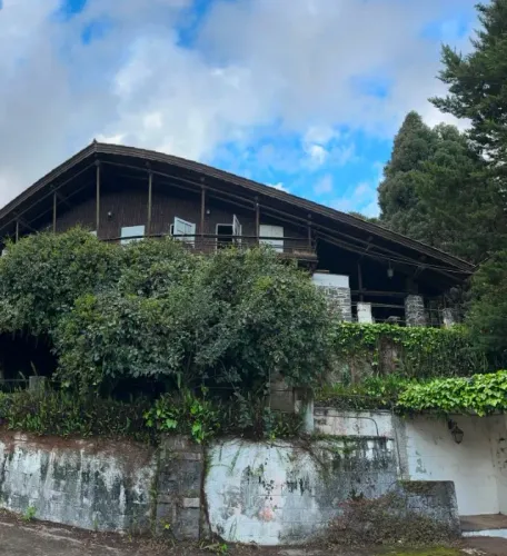 Casa em Campos do Jordão para investidor ou moradia no bairro Vila Porã 5.300mts2 terreno
