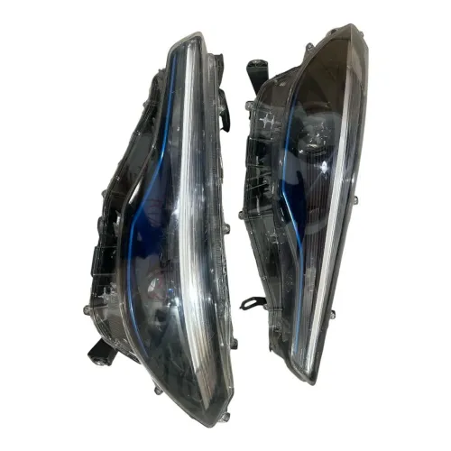 Par farol Corolla híbrido 2022 a 2024 com detalhe