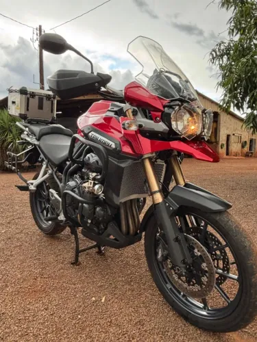 MOTO TRIUMPH TIGER 