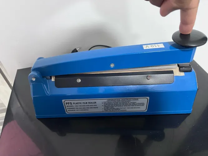 Seladora Manual Térmica de Plástico 20cm PFS 200 - 110V (Excelente Estado)
