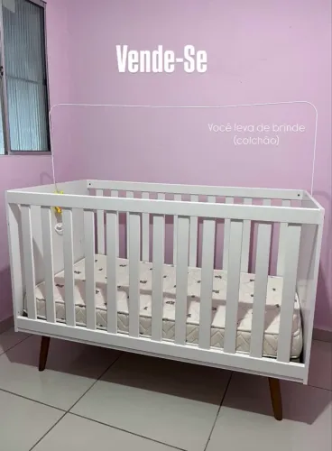 Berço para bebê vira cama 
