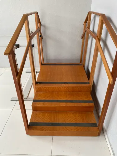 Escada de madeira pra reabilitação