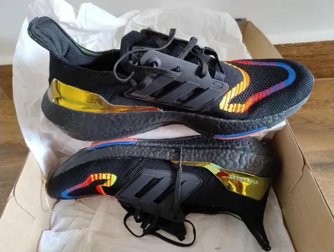 Tênis Ultraboost 45 novo na caixa