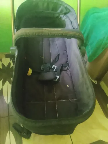 Carro de bebe e bebe conforto 