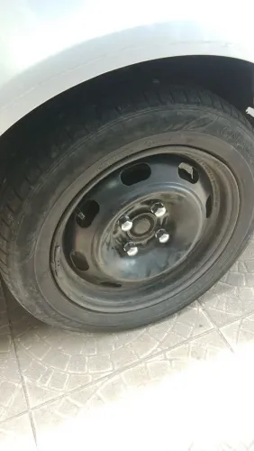 Vendo rodas com pneu aro 15 4/108