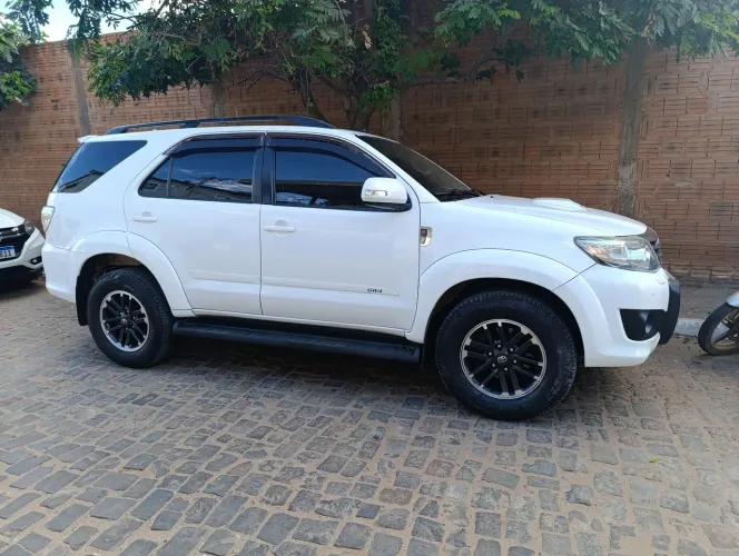 Toyota Hilux SW4 SRV D4-d 4X4 3.0 TDI Dies. AUT 2015