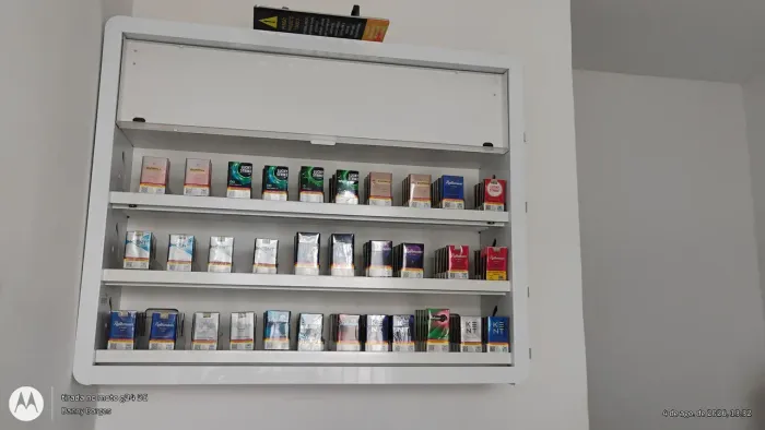 Vende - se: balcão, gela água e expositor