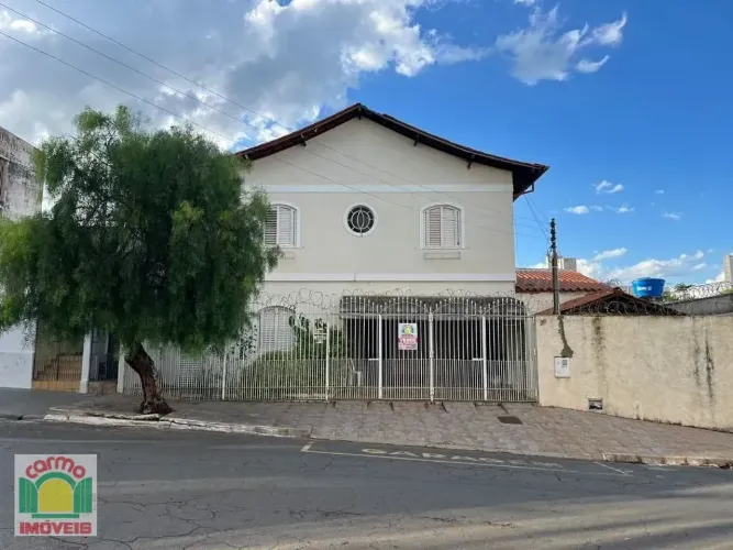 Sobrado com 4 dormitórios à venda, 222 m² por R$ 650.000,00 - Setor Central - Anápolis/GO
