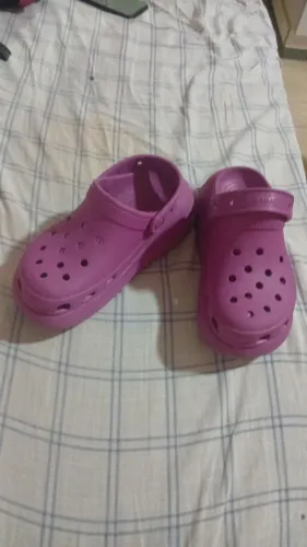 Vendo sandália crocs original tamanho 36 lilas o