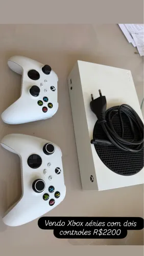 Xbox séries com dois controles