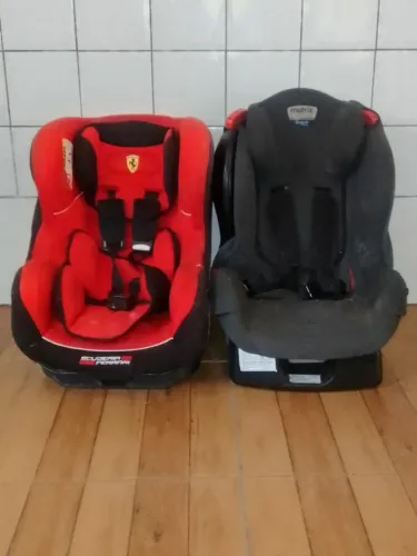 Vendo cadeirinha de bebê de carro. 200 cada uma