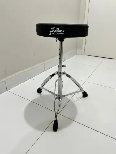 Banco de Bateria Don Caprini TR25 Cinza Escuro 3 Pés Altura Ajustável 60cm