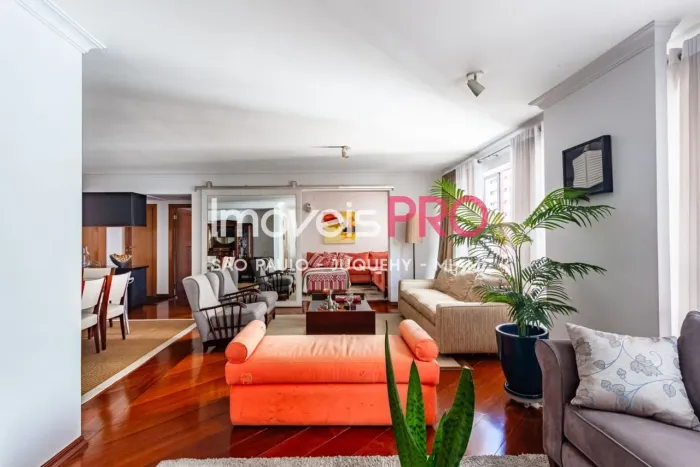 Apto de 230m2 com 3 dorm, sendo 1 suite e 2 vagas no ITAIM