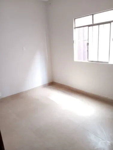 Casa 2/4 com quintal