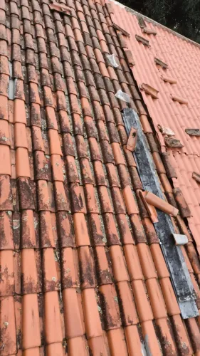 Doando telhas de cerâmica em Pirituba