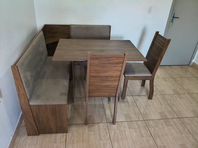 Vende se mesa de jantar em ótimo estado