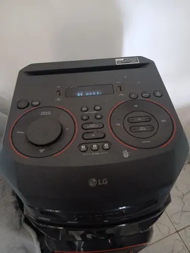 Caixa de som torre bluetooth nova 2 meses de uso