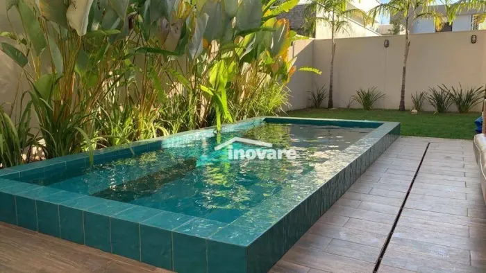 Casa com 4 dormitórios para alugar, 240 m² por R$ 16.300,01/mês - Jardins Gênova - Uberlân