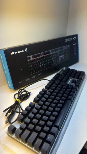 Teclado gamer mecânico 