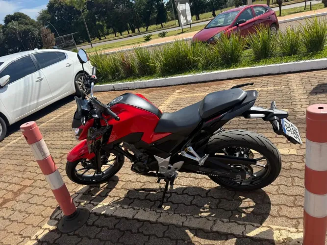 Cb 300 F muito nova