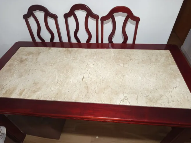 Mesa de jantar com 4 cadeiras