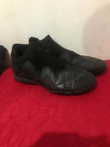 Chuteira Puma Future preta original tamanho 43 - usada duas vezes