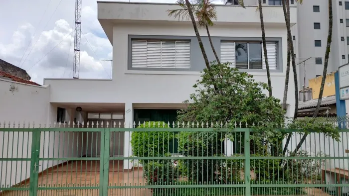 Casa próximo ao Metrô Sacomã, com 4 dormitórios, 5 banheiros area 325m2