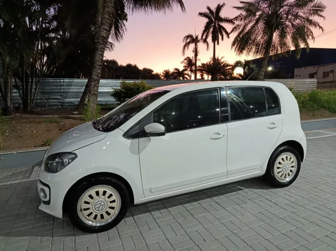 Volkswagen Up! Black/white/red 1.0 T. Flex 12V 5P 2016