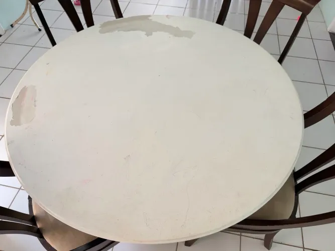 Vendo Mesa com 4 cadeiras