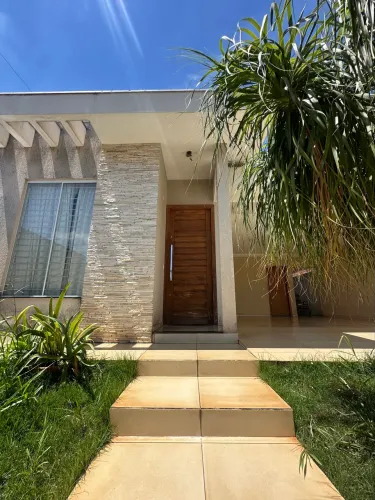 Casa 140m em terreno de 620m|Meia quadra da avenida|Jandaia do Sul