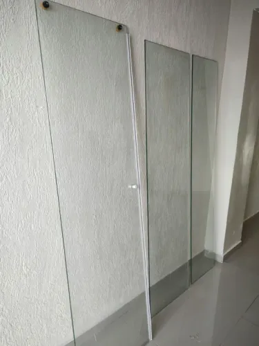 Três portas de box, vidro grosso ótimo estado