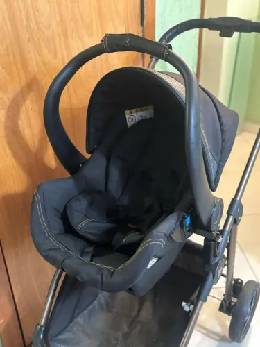 Carrinho de Bebê + bebê conforto