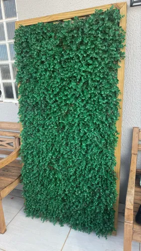 Painel vertical de plantas artificiais