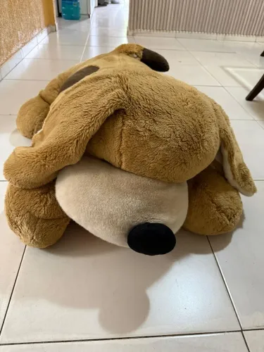 Cachorro de pelúcia tamanho gigante, ótimo para decoraçao de quarto infantil/studio