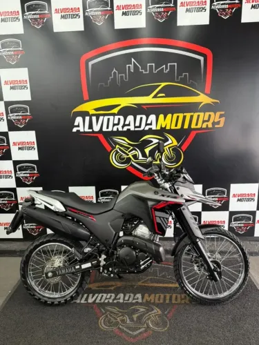 Lander 250 2025 3.100 km. Emplacada e à pronta entrega