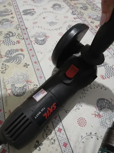 Lixadeira Skil 720w em perfeito estado para uso