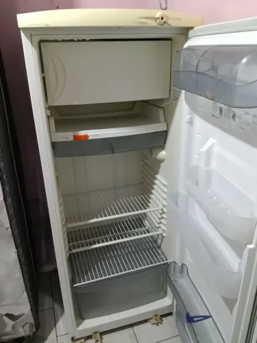 Geladeira 1 porta 320l