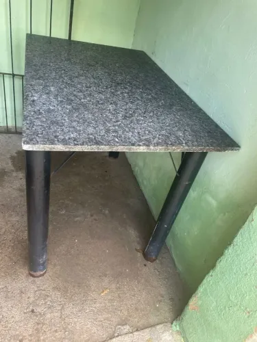 MESA DE MÁRMORE