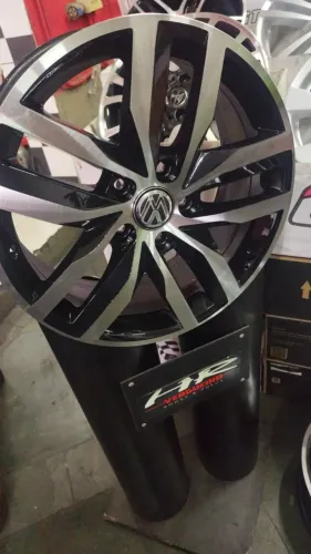 Jogo de Roda Volkswagen Golf Aro 17 5x112 Preta Diamantada Seminova