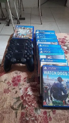 14 jogos PS4 e 3 Controles