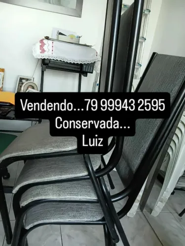 Vendo 04 cadeiras seminovas...CR$ 300,00